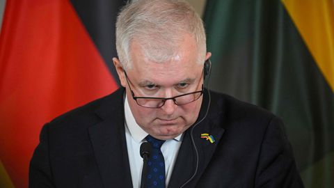 Tankiostu avalikustanud Leedu kaitseminister eitab salateabe lekitamist