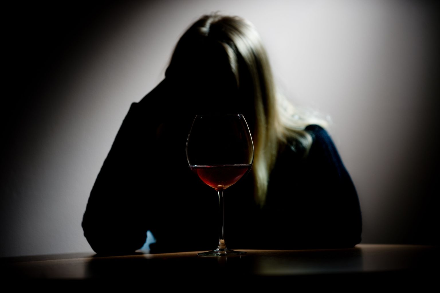 Alkoholism võtab aina enam võimust noorte naiste seas.