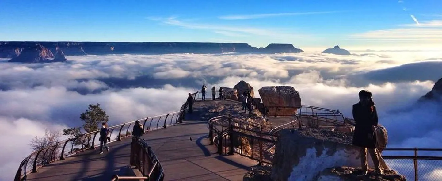 USA Grand Canyon täitus uduga