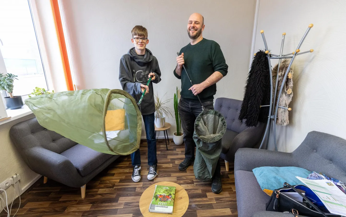 Nõo põhikooli 9. klassi õpilane Neeme Esperk ning ta putukateadlasest isa Toomas Esperk on head meeskonnakaaslased, kes ühe suve jooksul loendasid ja määrasid Nõo alevikus 761 päevaliblikat ja 74 liblikaröövikut.