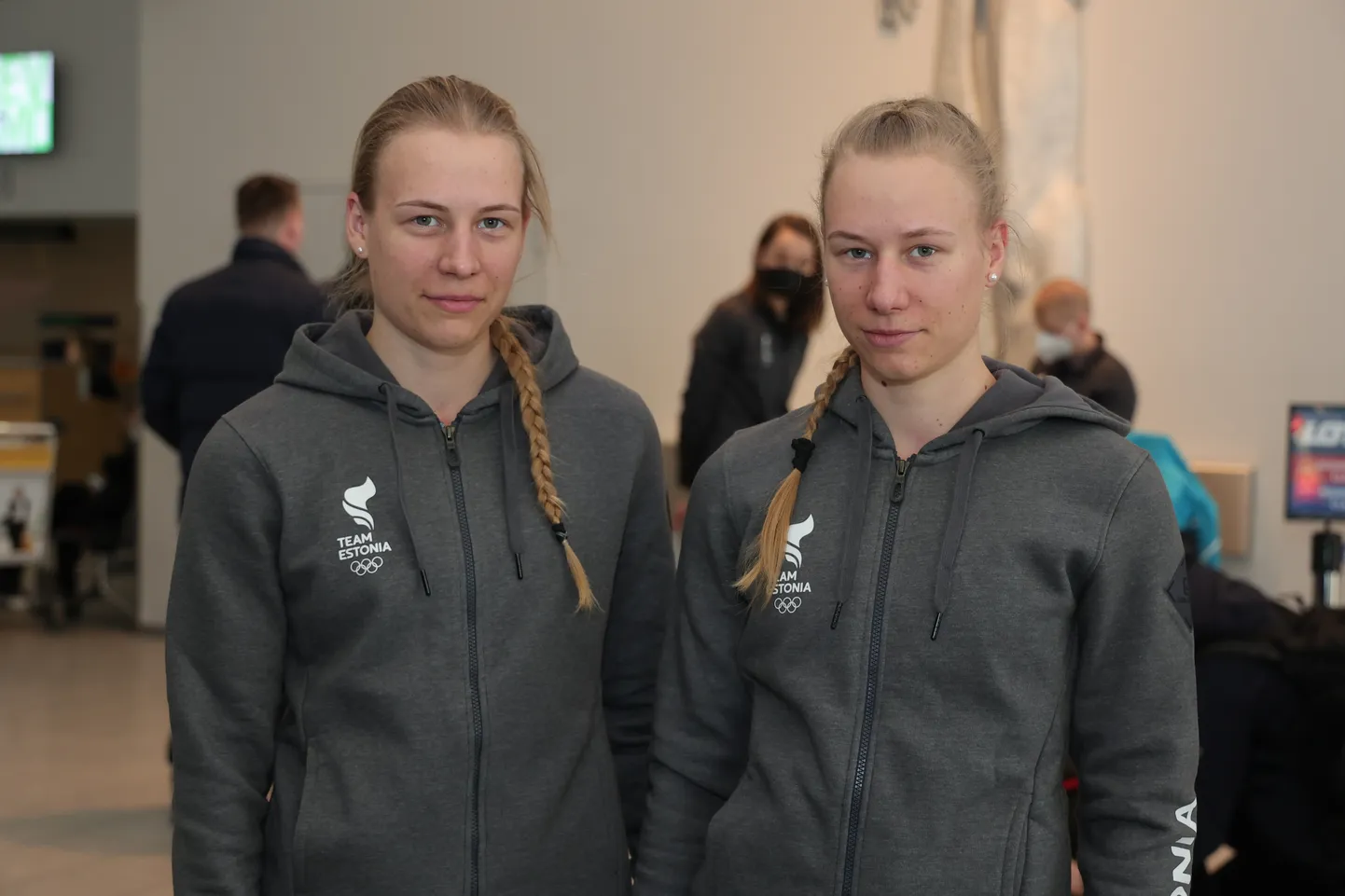 Kaidy vasakul, Keidy paremal.
