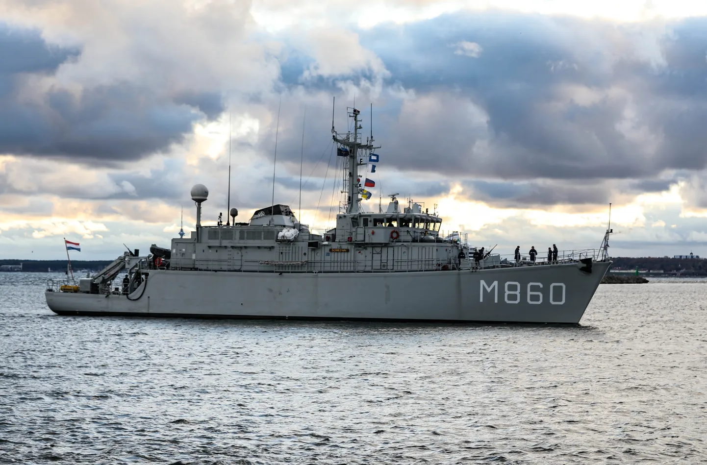 Tallinna saabunud NATO 1. alaline miinitõrjegrupi üks laevadest.