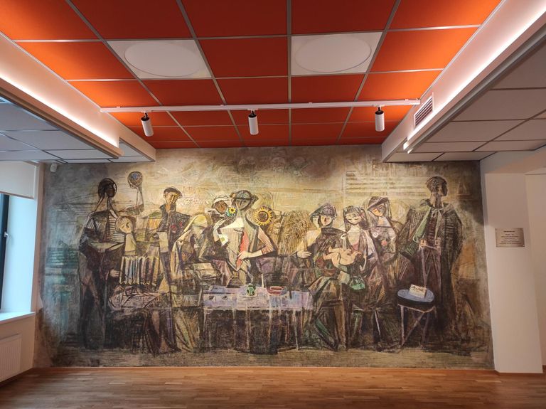 Riisipere kultuurikeskuses saab näha Elmar Kitse hiljuti restaureeritud maali „Viljalõikuspidu”. See oli kunstniku viimane monumentaalteos, mõõtmelt 6 meetrit pikk ja 2,5 meetrit kõrge, täites terve saali tagaosa.