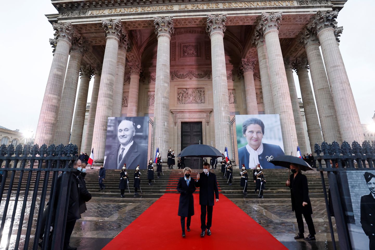 Prantsuse president Emmanuel Macron ja Euroopa Komisjoni president Ursula von der Leyen lahkumas Pariisi panteonist.