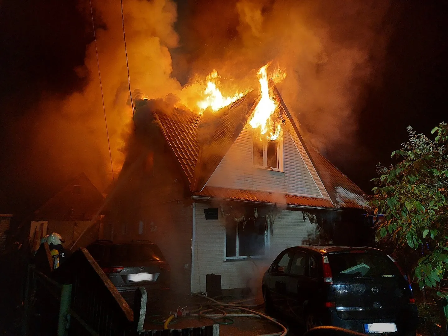 Пожар в сентябре прошлого года в частном доме на улице Ааза в Йыхви. Тогда люди не пострадали.