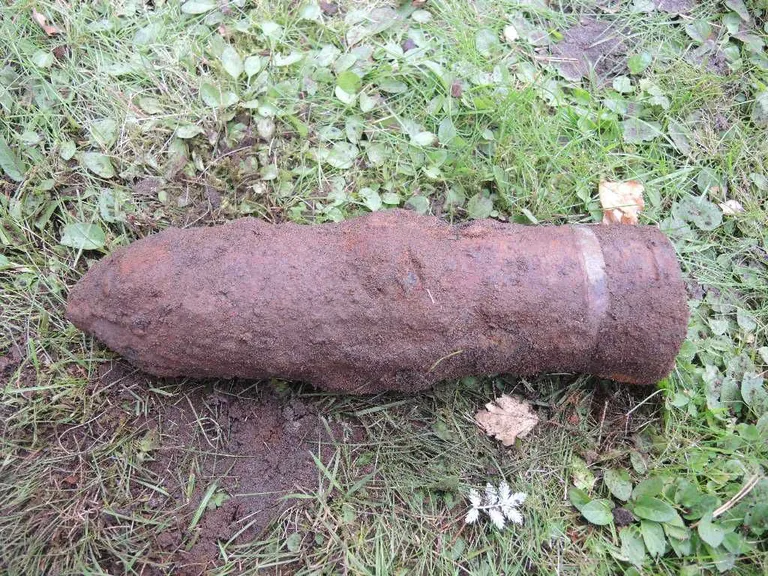 Paikusel leiti kaevetööde käigus Vene päritolu mürsk.