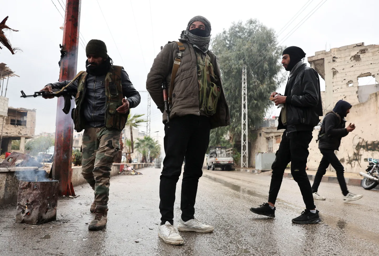 Hay'at Tahrir al-Shami rühmitusega seotud liikmed Damaskuse lähistel.