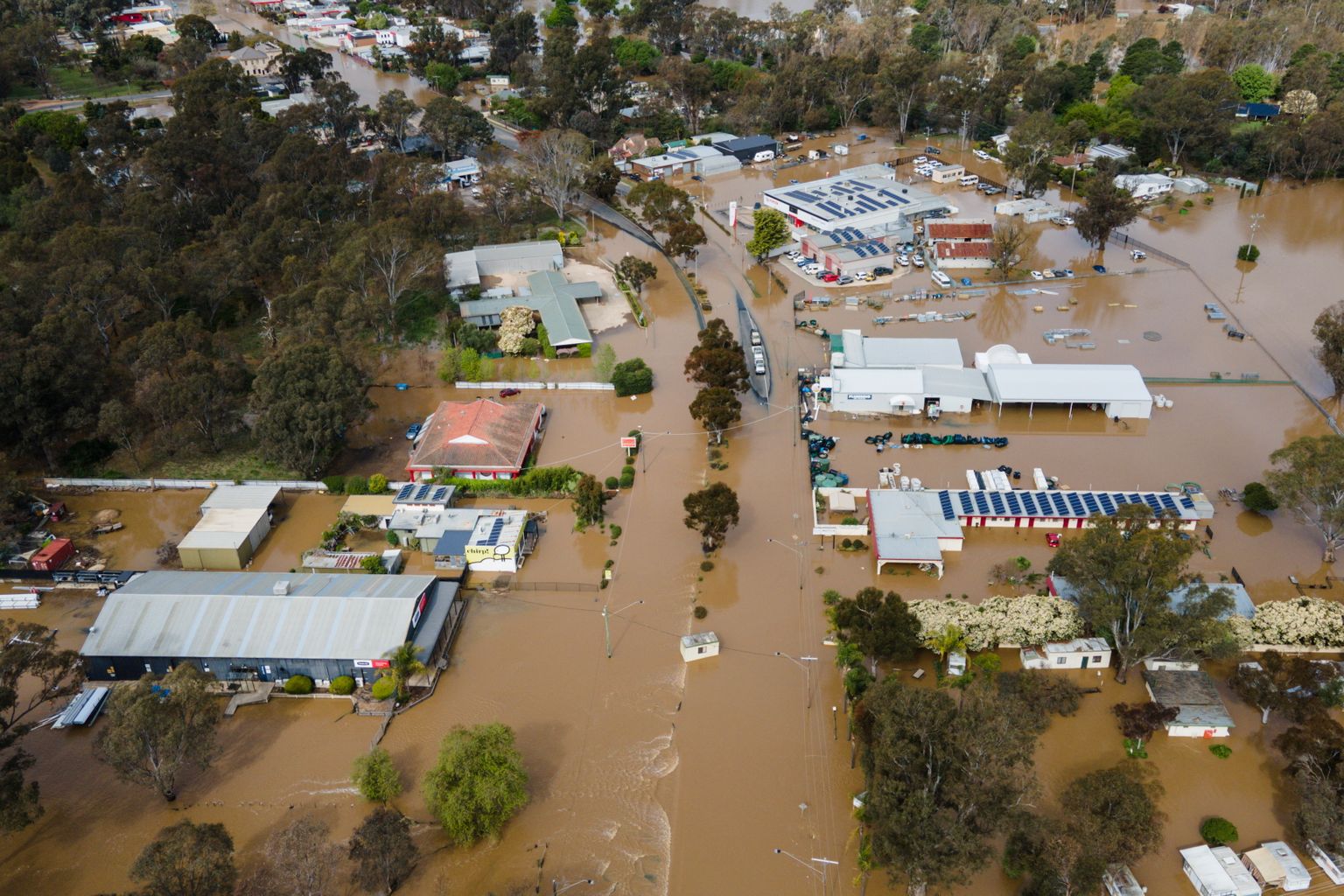 Austraalias Victoria osariigis Seymouris tehtud õhufotol on näha taanduvat tulvavett.