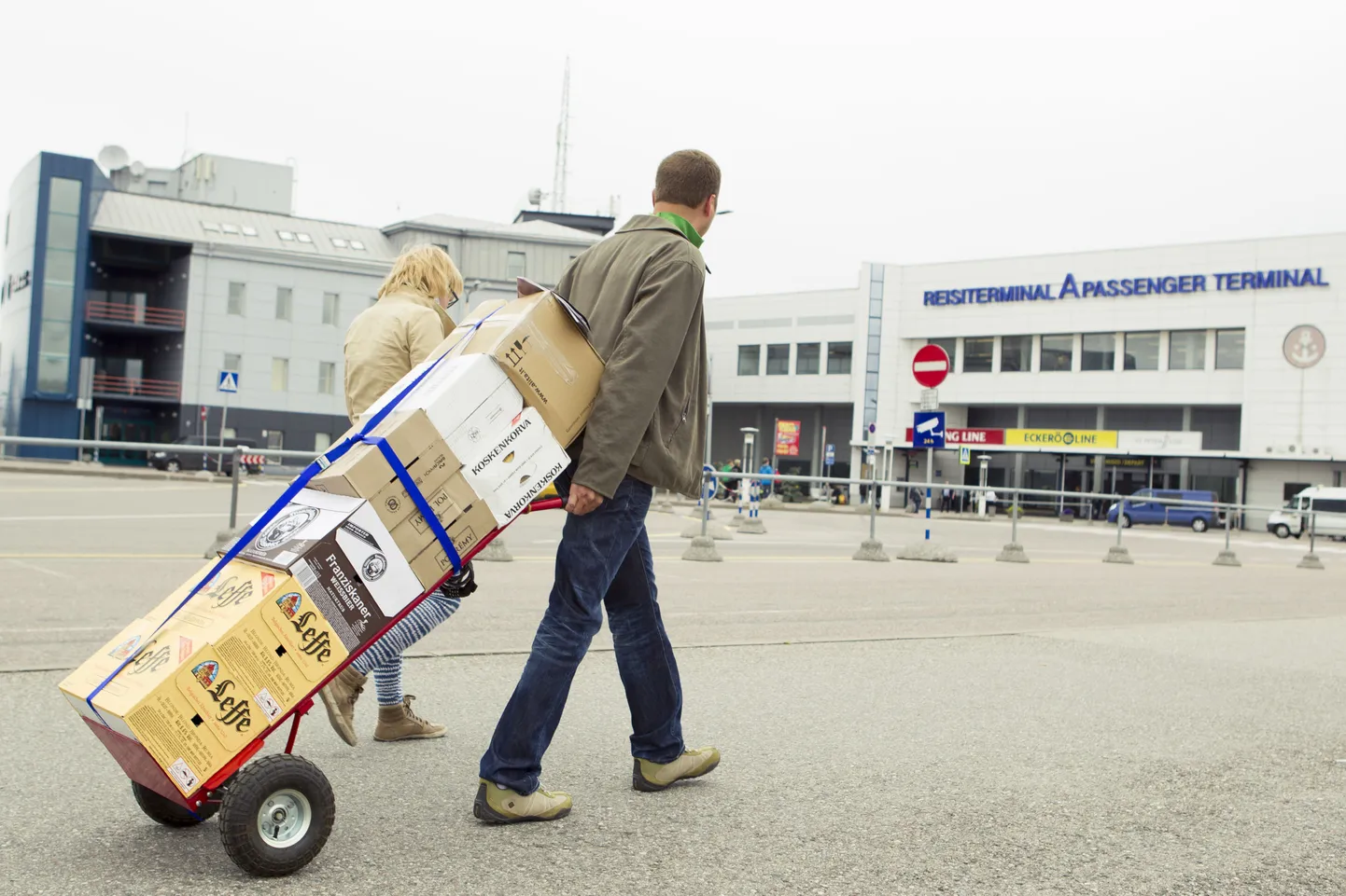 Sellises koguses alkoholi, mis kannavad juba Eesti pandimärgist, viiakse Tallinnast Soome üpris tihti.