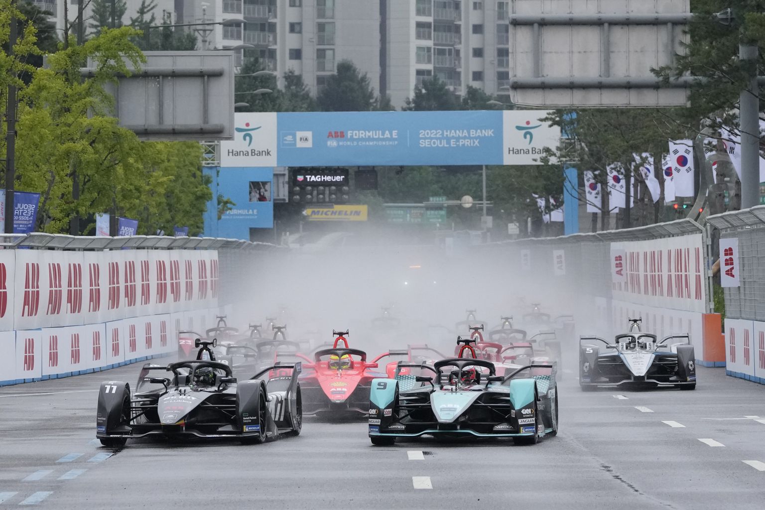 Vormel E sarja Seouli GP avasõidu start.