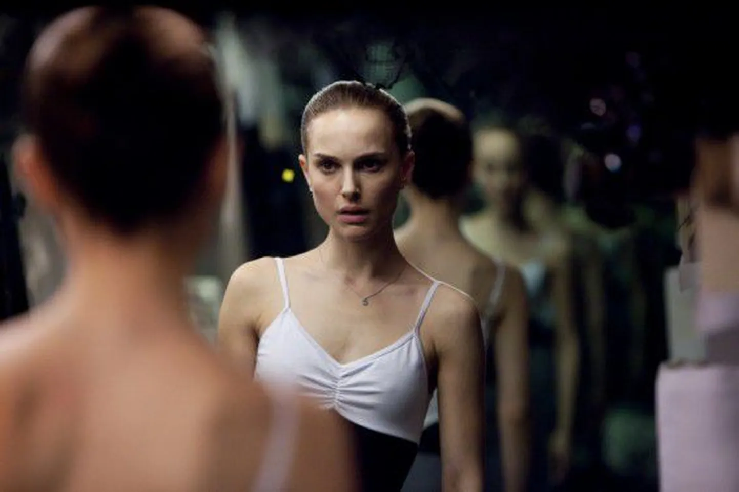 Natalie Portman filmis "Must luik".