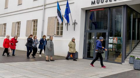 Suveks avatud Pärnu turismiinfopunkt näitas: külastajad vajavad endiselt nõu inimestelt, mitte ainult internetist
