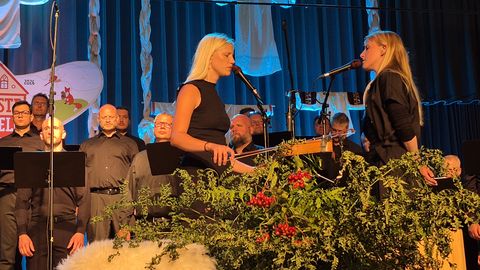 GALERII JA VIDEO ⟩ Mooste Elohelü avapäeva naelaks kujunes Duo Ruudu ja Eesti Rahvusmeeskoori ühisesinemine