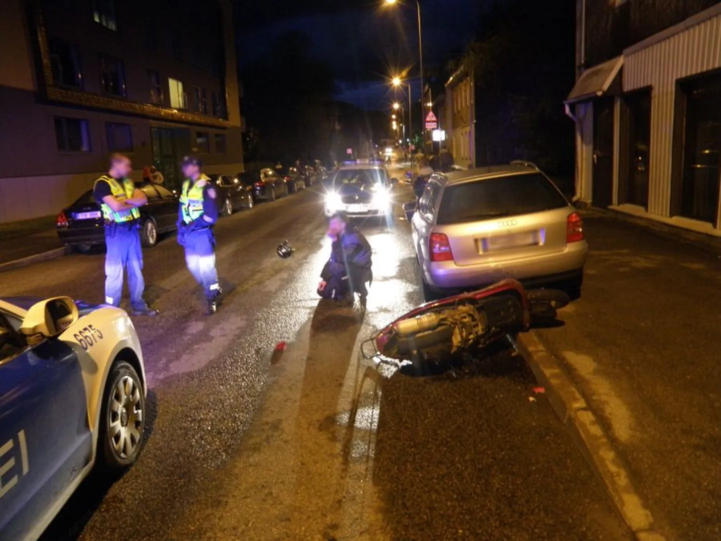 Korrakaitsjate eest põgeneda üritanud mopeedijuht tegi avarii.