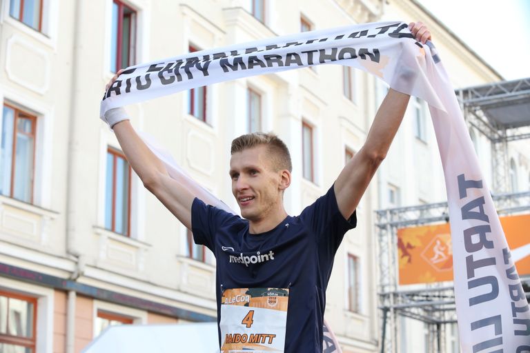 Raido Mitt võitis 9. Tartu linnamaratoni 42-kilomeetrise põhidistantsi.