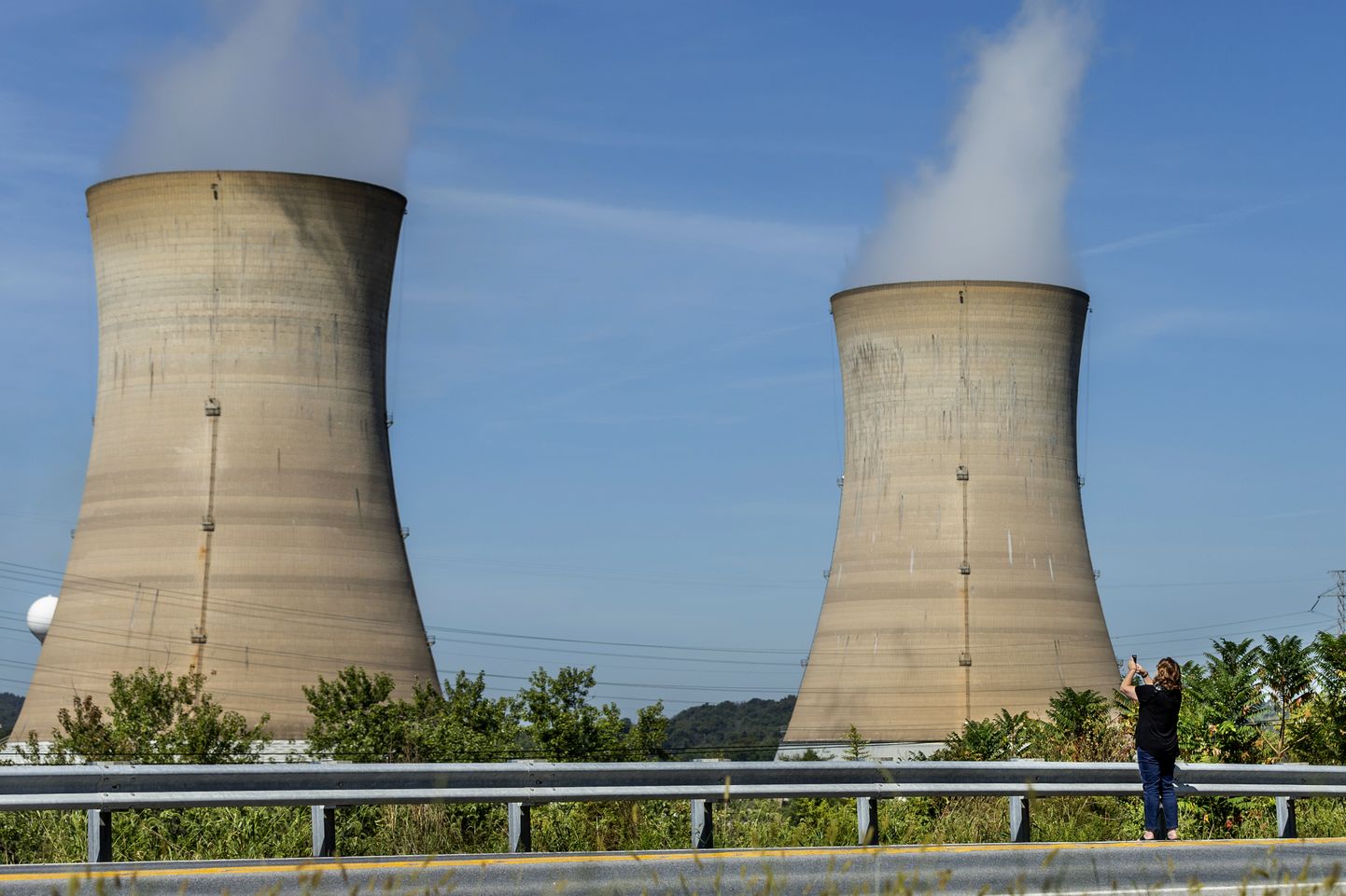 USA Pennsylvania osariigis asuv Three Mile Islandi tuumajaam, mille viimane reaktor reedel suleti. 
Middletowni elanikul Eileen DeFranciscol õnnetus teha reaktorist video vahetult enne selle sulgemist.