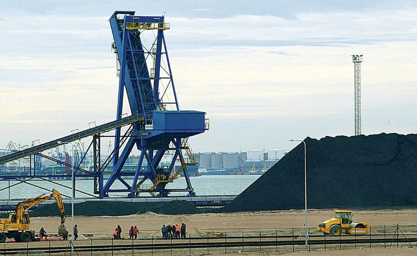 Угольный терминал в порту Мууга.