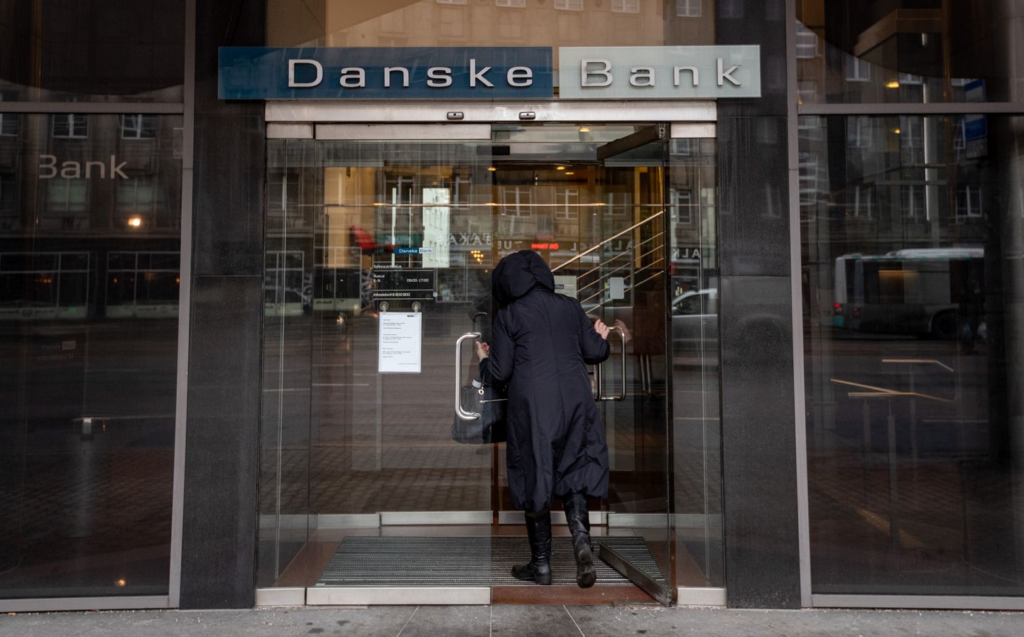 Финансовая инспекция сделала банку Danske предписание, согласно которому, банк должен закрыть свой филиал в Эстонии в течение восьми месяцев.