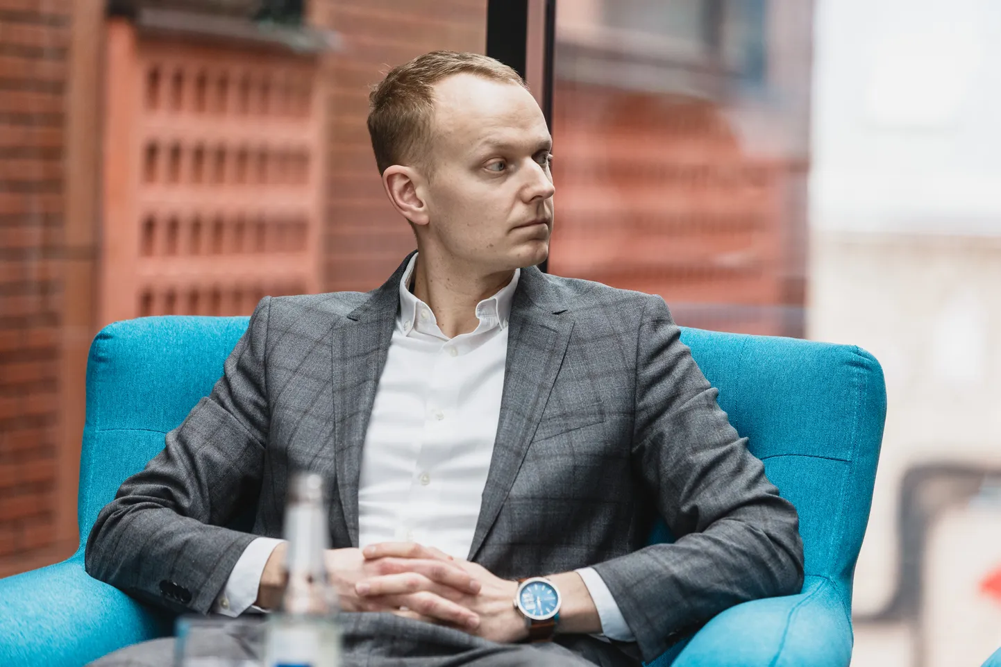 SEB majandusanalüütiku Mihkel Nestori sõnul võivad lennupiletite või hotellis ööbimise hinnad odavneda, kuid võimalused nende tarbimiseks on oluliselt piiratud.