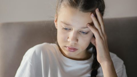 Koolirõõmu asemel varjatud äng? Need ohumärgid paljastavad teismelise abivajaduse