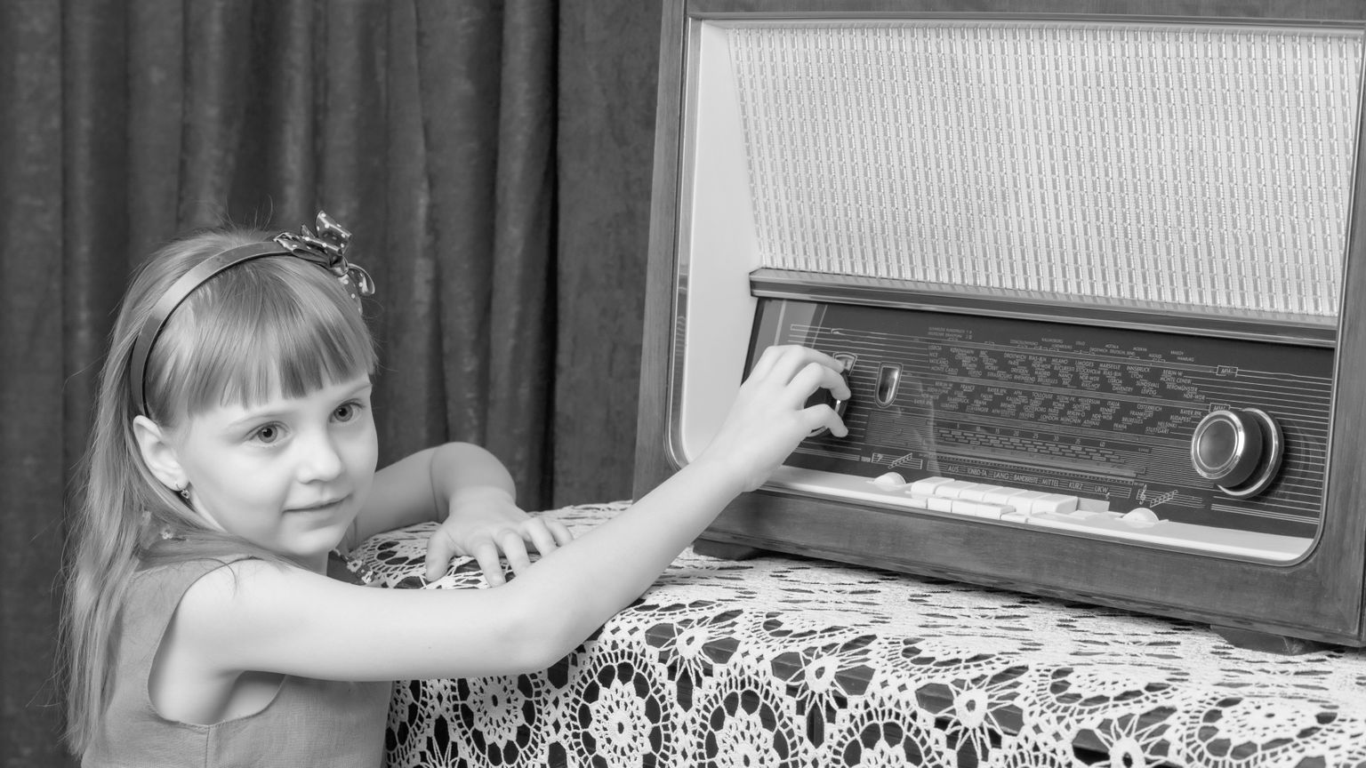 Võib-olla leidub sul kodus ka sarnane vana raadio? Küsi vanematelt abi ja äkki saate selle käima.