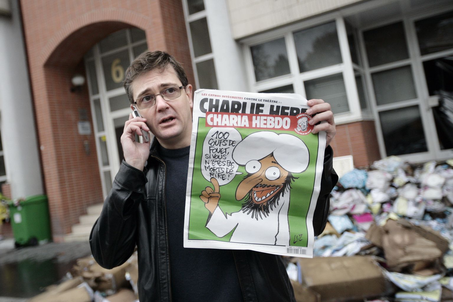 Prantsuse staiiriväljaande Charlie Hebdo peatoimetaja Stephane Charbonnier 2011 numbriga, mille esikaanel on prohvet Muhamed