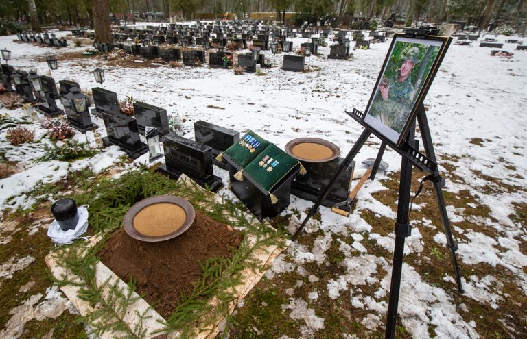 Иво Юрак, погибший в Украине, похоронен на кладбище Раади в Тарту.