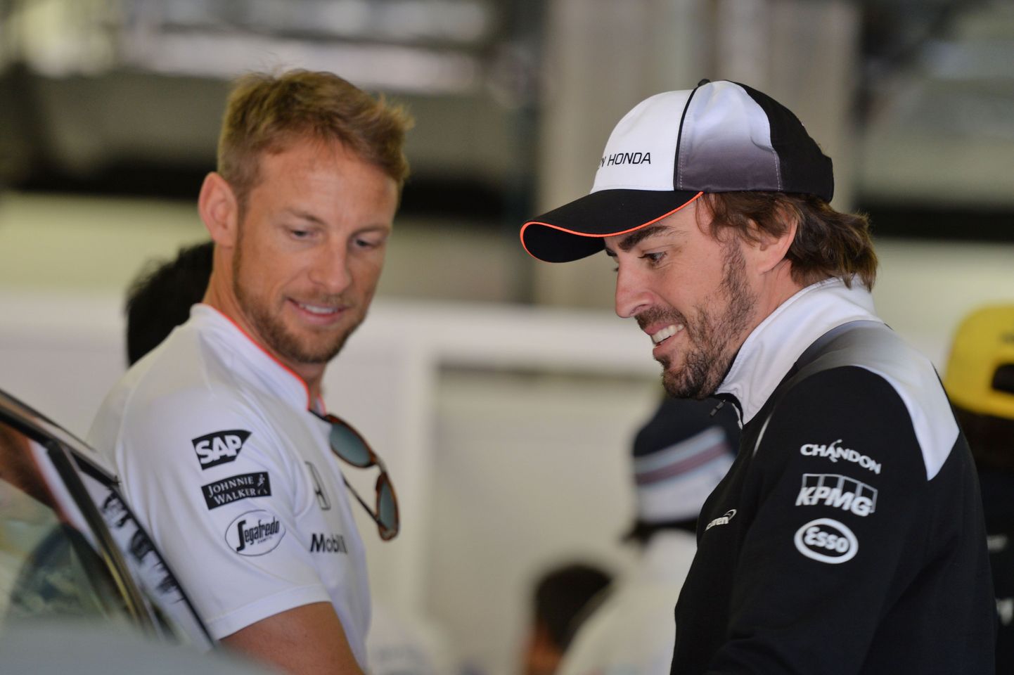Jenson Button ja Fernando Alonso.