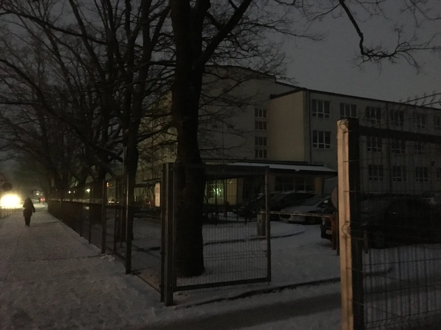 Paide gümnaasium pimeduses. Elekter kadus.