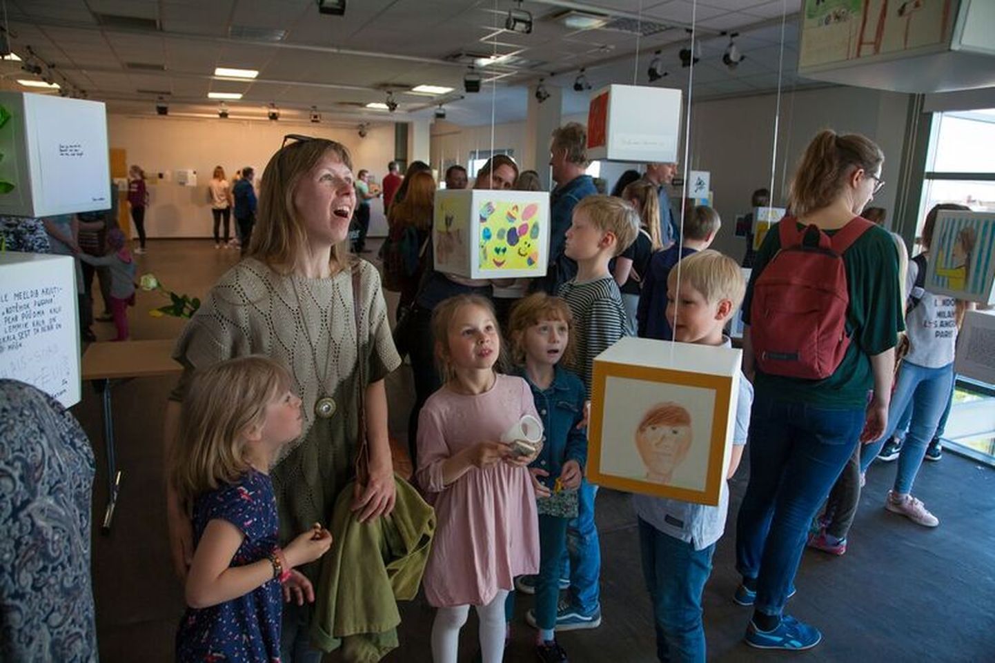 Viljandi kunstikooli aastanäitus avati Linnagaleriis 7. mail ning see jääb uudistamiseks 4. juunini.