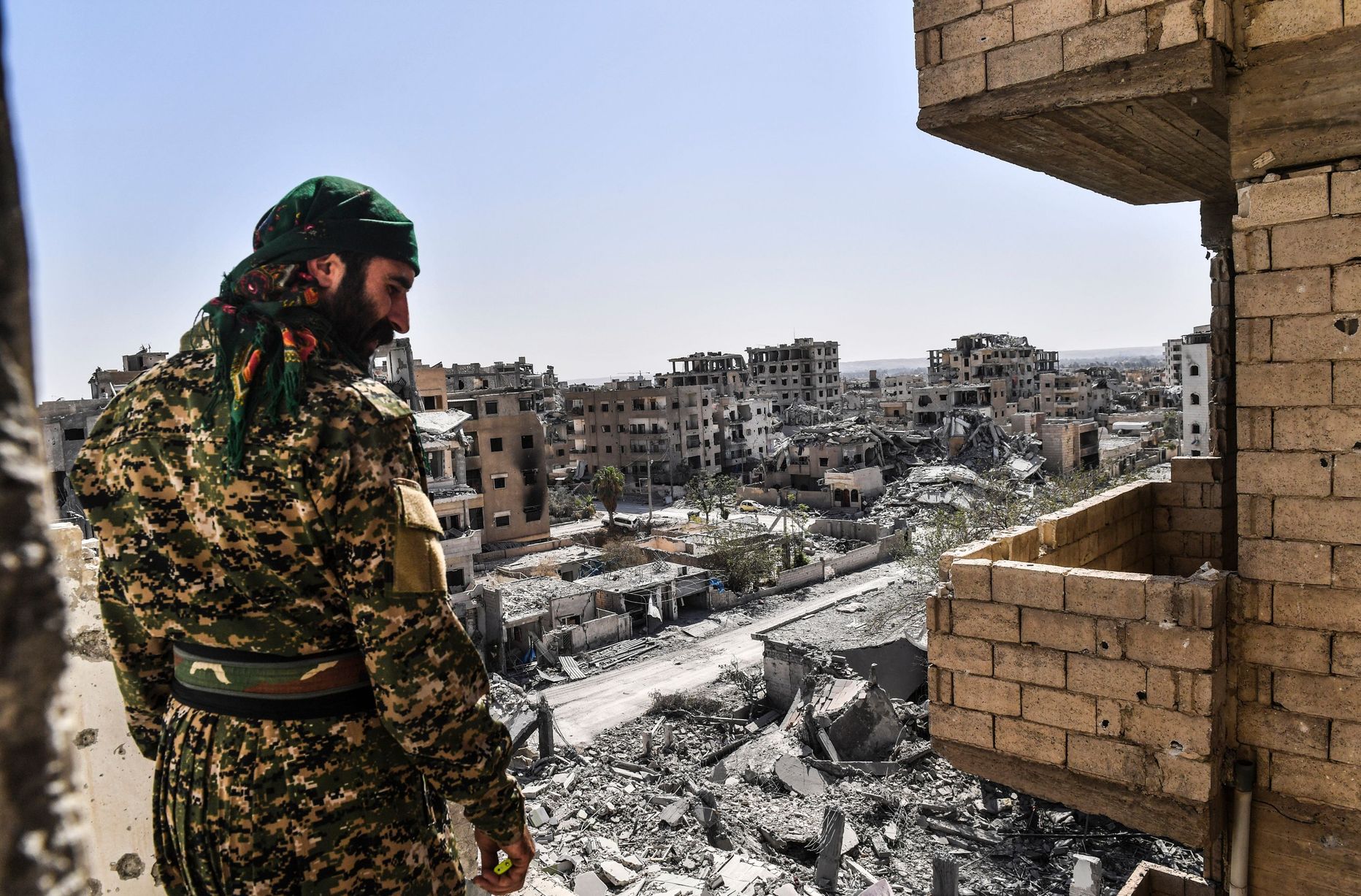 Süüria Demokraatlike Jõudude võitleja Raqqas.