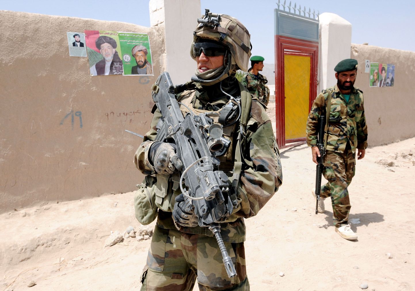 Esiplaanil Prantsuse sõdur Afganistanis.