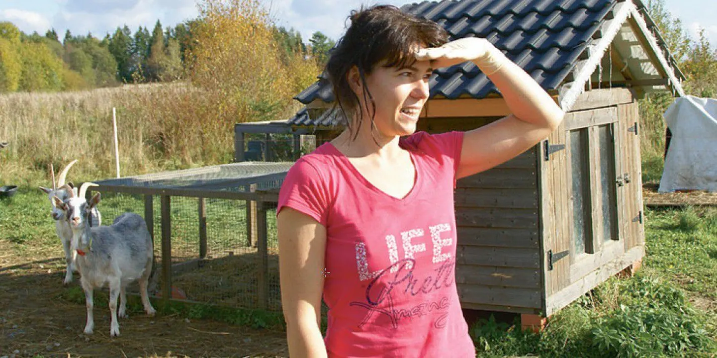 Kui Olja Markova linnas elas, siis tahtis ta pidevalt kuhugi ära, kuid nüüd ei soovi ta päevakski oma majapidamisest lahkuda, sest kogu aeg on nii huvitav.