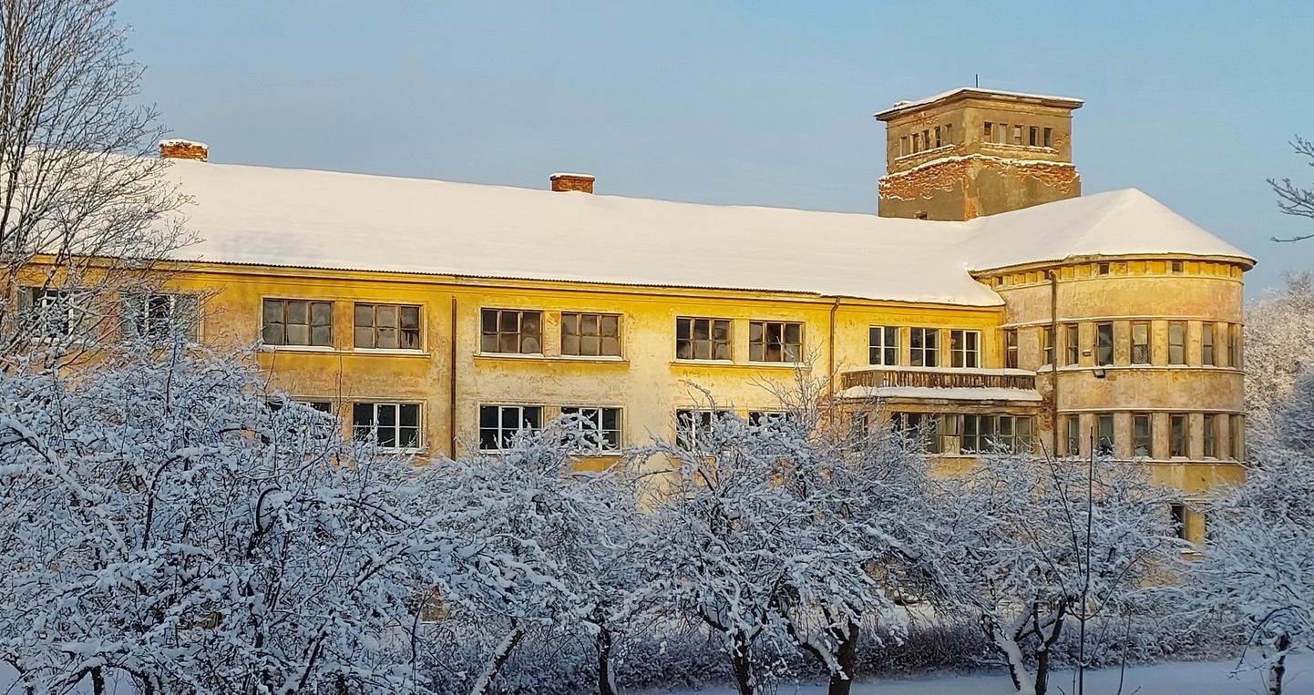 1939. aastal Kohtla-Järve vanalinna rajatud koolimaja on viimastel aastatel olnud kasutuseta.