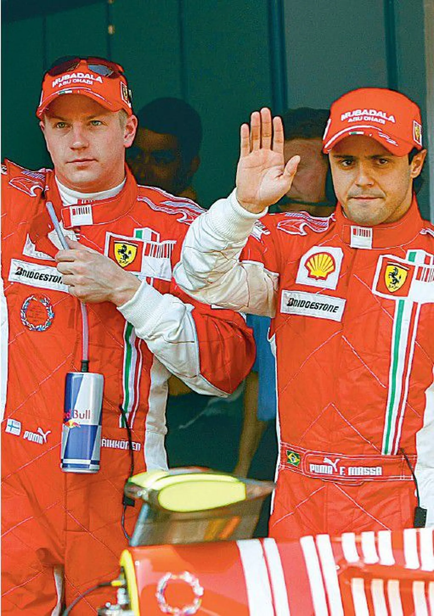 Kimi Räikkönen (vasakul) ja Felipe Massa ei pea järgmisel hooajal oma koha pärast Ferraris muretsema.