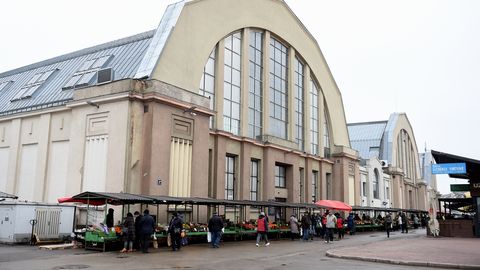 Būvniecības uzraugi pieprasa pārtraukt Centrāltirg