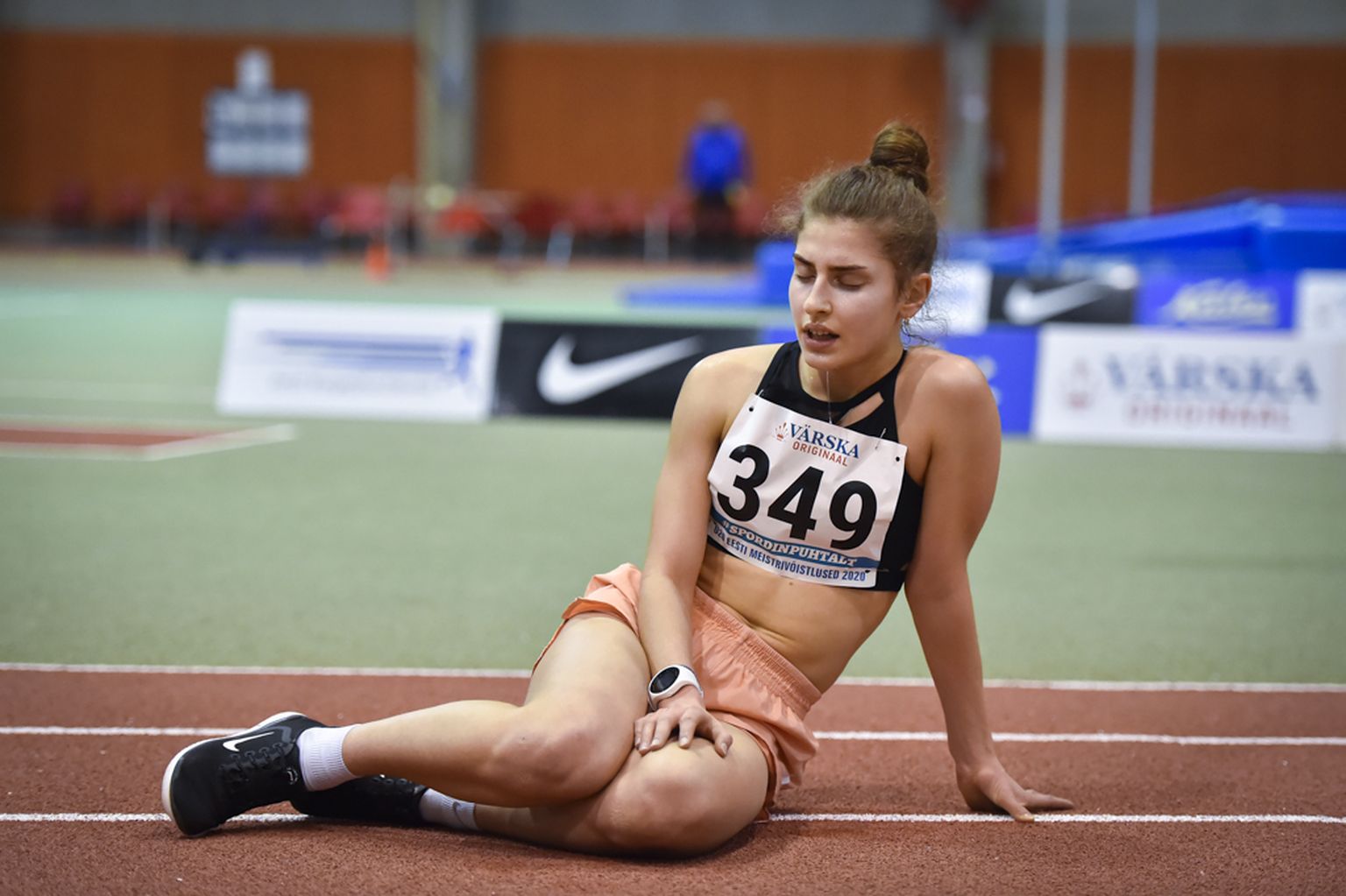 Рекордсменка Екатерина Миротворцева проходила дистанцию в нарастающем темпе и на последнем километре опередила первых на десять секунд.