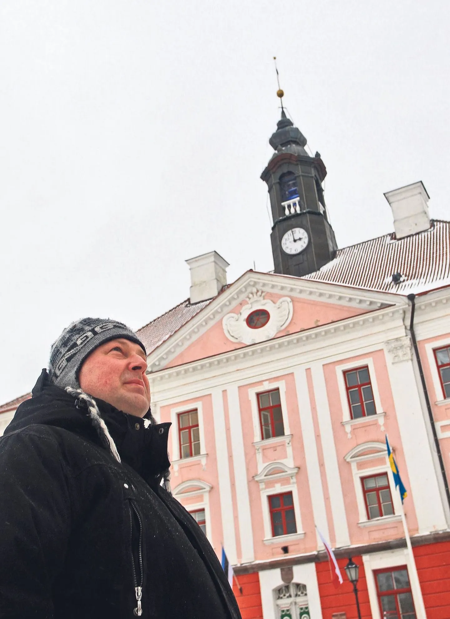 Muusik Raho Langsepp andis intervjuu esmaspäeval Raekoja platsil kohe pärast seda, kui oli kuulanud kellamängu esituses Pjotr Tšaikovski «Suhkruploomihaldja tantsu».