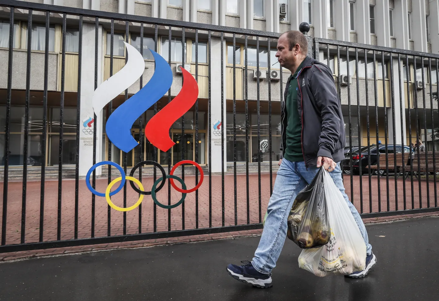 Krievijas karogs un olimpiskie riņķi