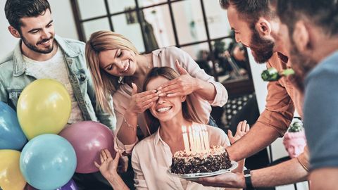 Почему нельзя поздравлять с днем рождения заранее: как избежать последствий?