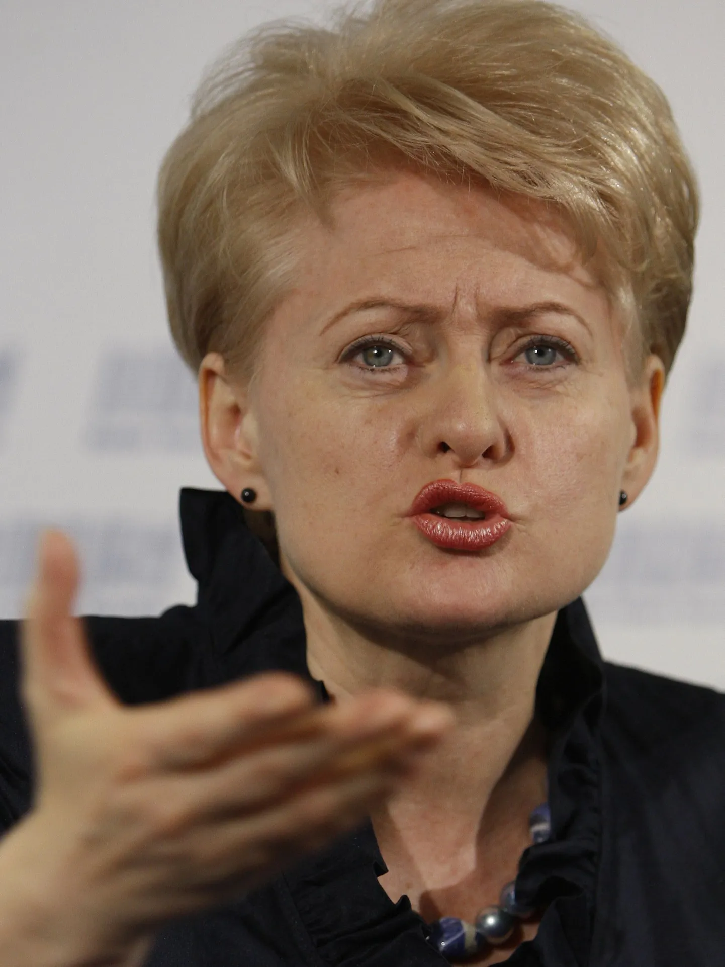 Eile Vilniuses pressikonverentsi andnud Dalia Grybauskaite avaldas arvamust, et leedu rahvas suudab majanduskriisist väljuda palju parema, sirgjoonelise ja rikkamana.