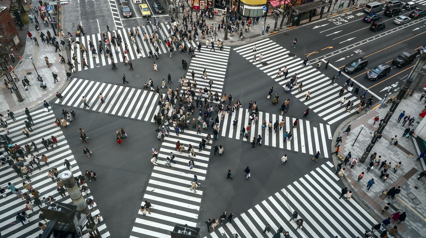 Перекресток в квартале Гиндза, Токио.
