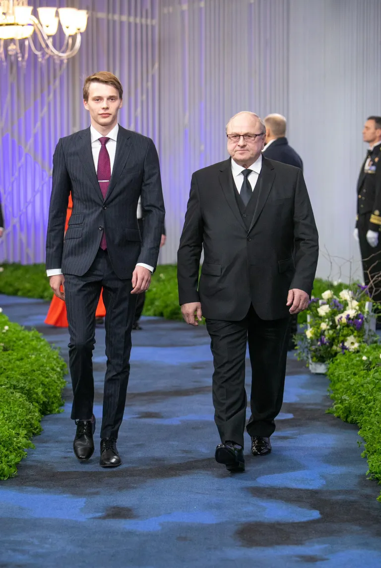 Endine Vinni vallavanem, riigikogu liige Toomas Väinaste lapselapsega.