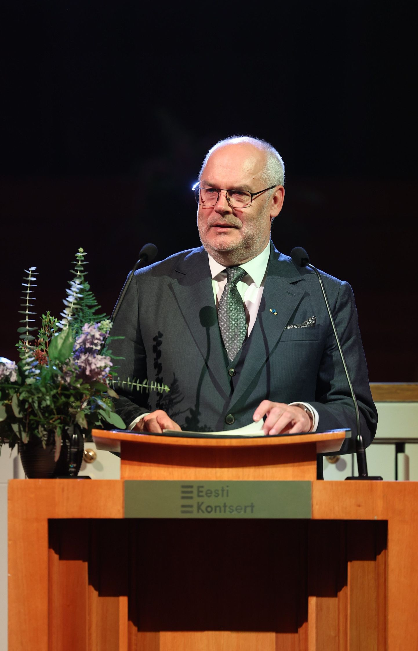 President Alar Karis Eesti Kirjanike Liidu 100. sünnipäeva aktusel.