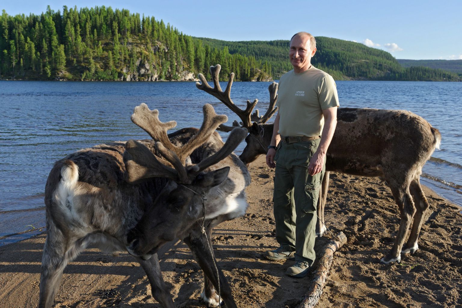 Vladimir Putin Siberis, Tuva regioonis hirvedega