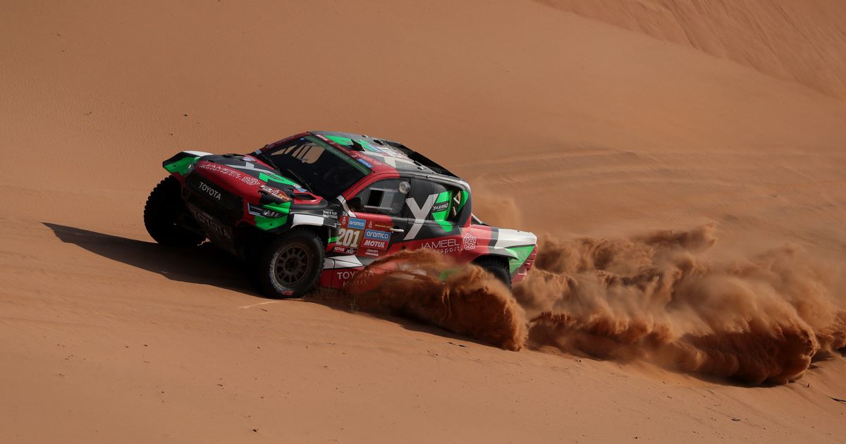 VIDEO ⟩ Kiired refleksid päästsid Dakari ralli liidri kokkupõrkest pealtvaatajaga