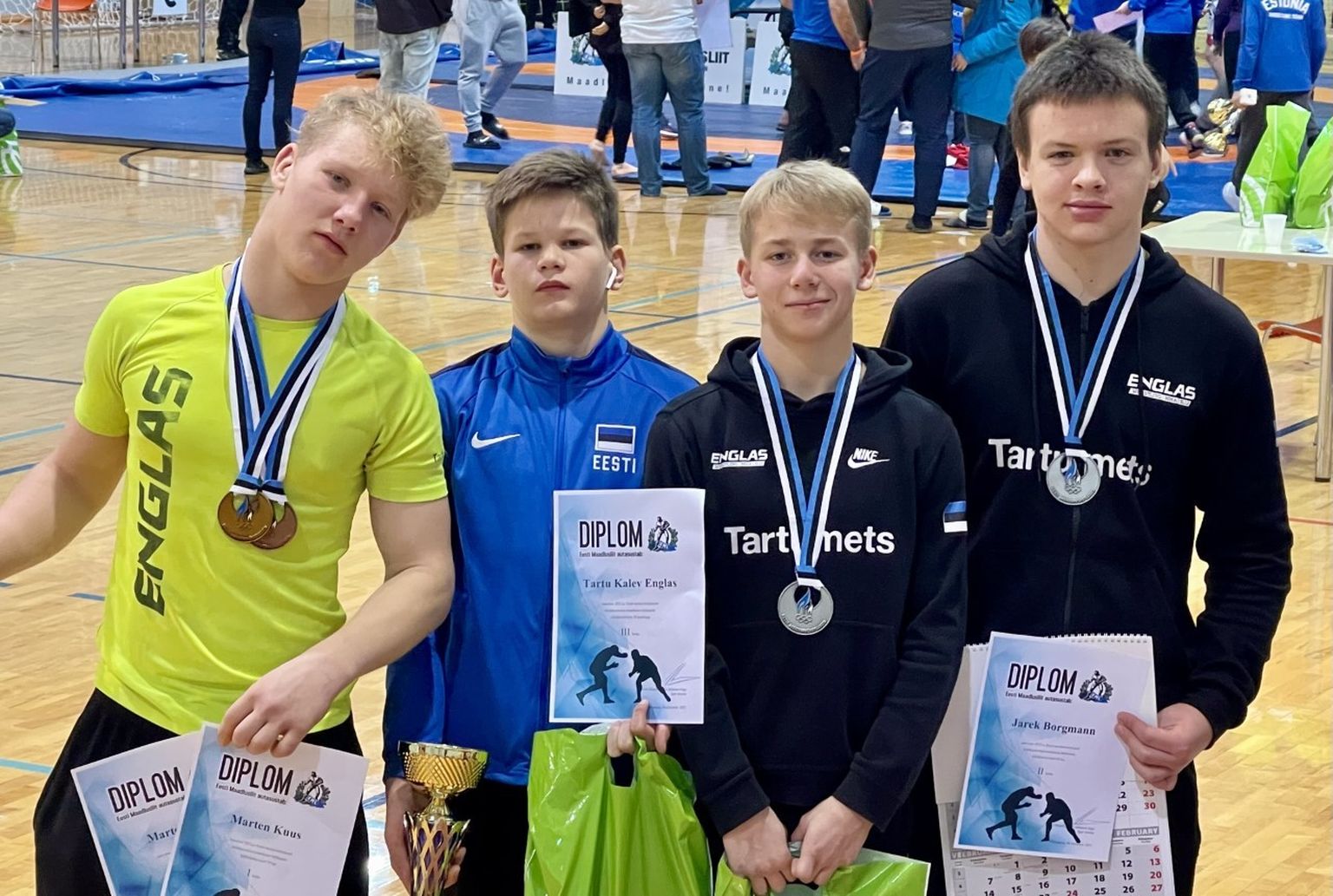 Vasakult meeskondliku pronksi toonud Tartu Kalev-Englase maadlejad Marten Kuus, Karlis Ander All, Robin Roots ja Jarek Borgmann.