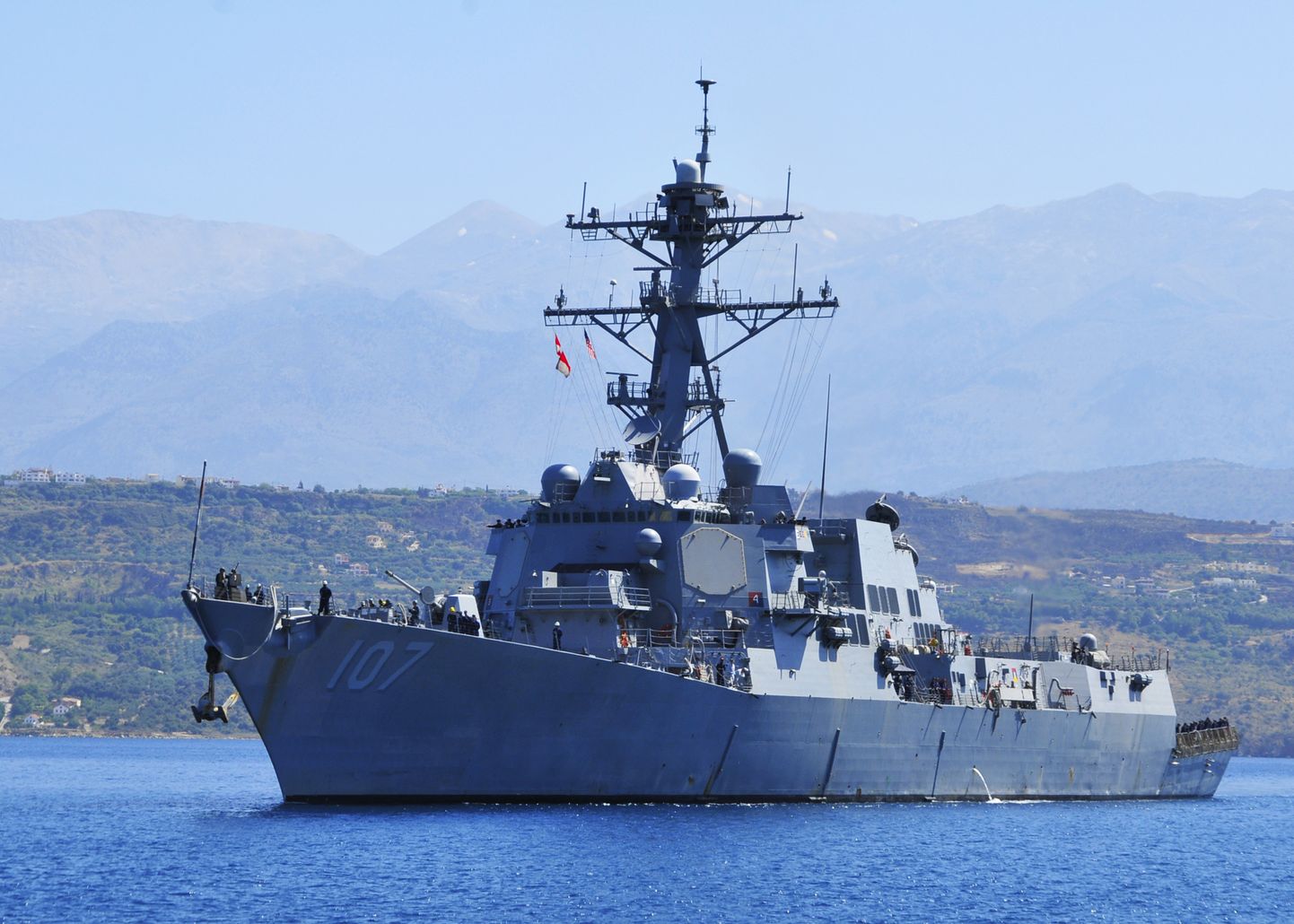 USS GRAVELY on 155 meetrit pikk sõjalaev, mis võib sõita kiirusega kuni 56 km/h.