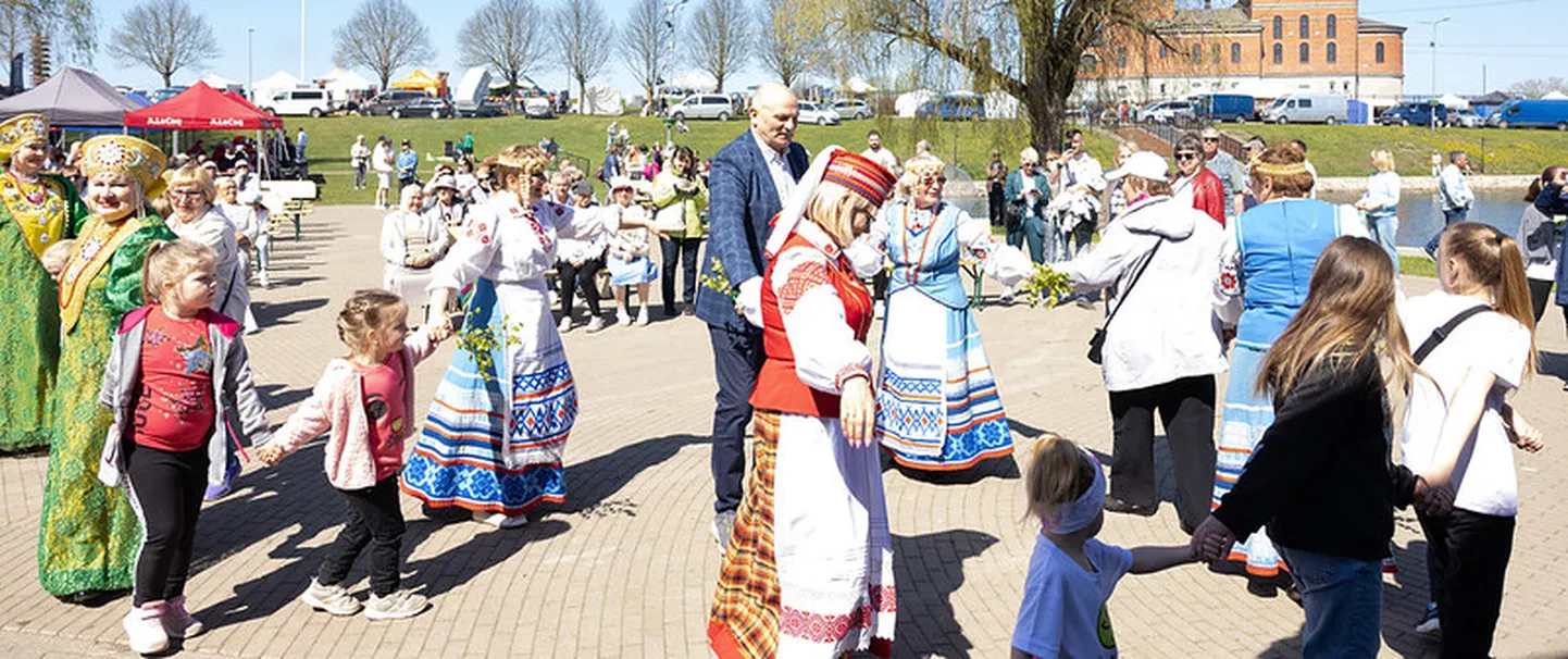 Весенняя ярмарка прошлого года.