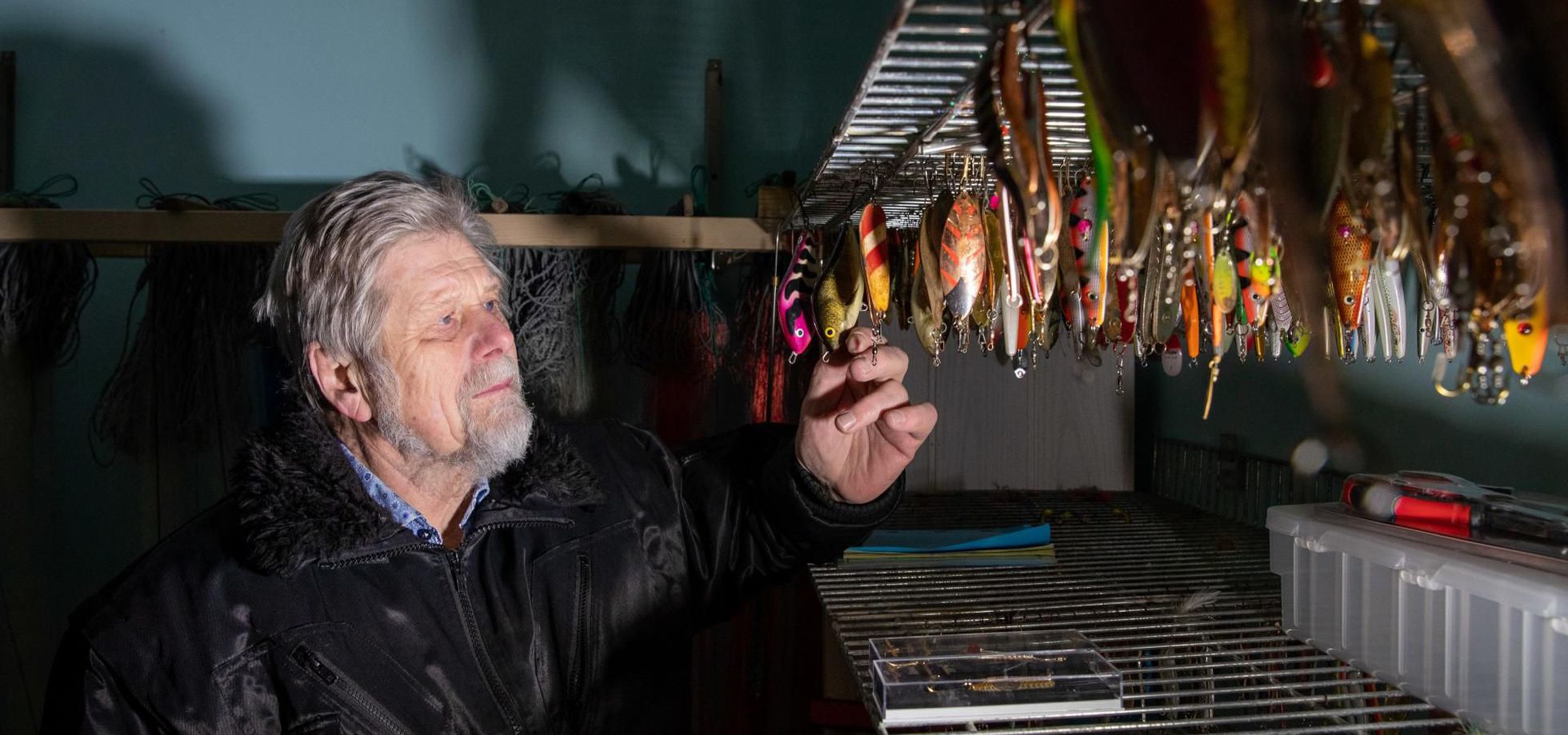 Каждый год Мати ездит в Финляндию на соревнования по ловле щуки, где встречается с руководителями рыбных фирм с обеих сторон залива, ведет беседы и ходит в баню.